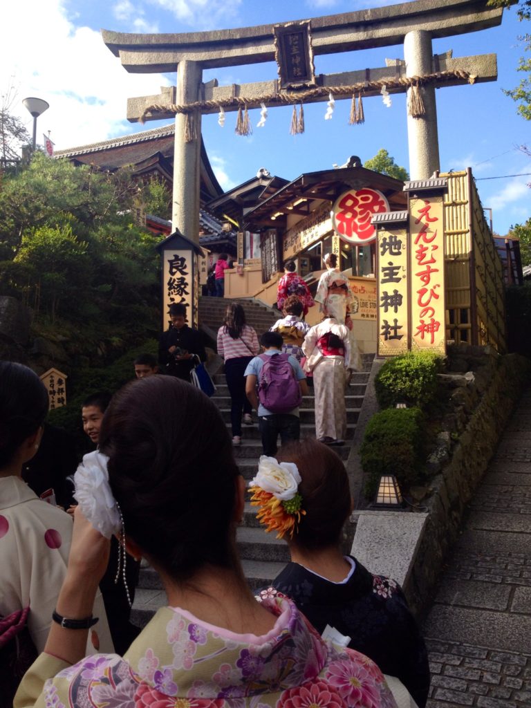 Kyoto, Higashiyma, pellegrinaggio delle giovani spose al Santuario