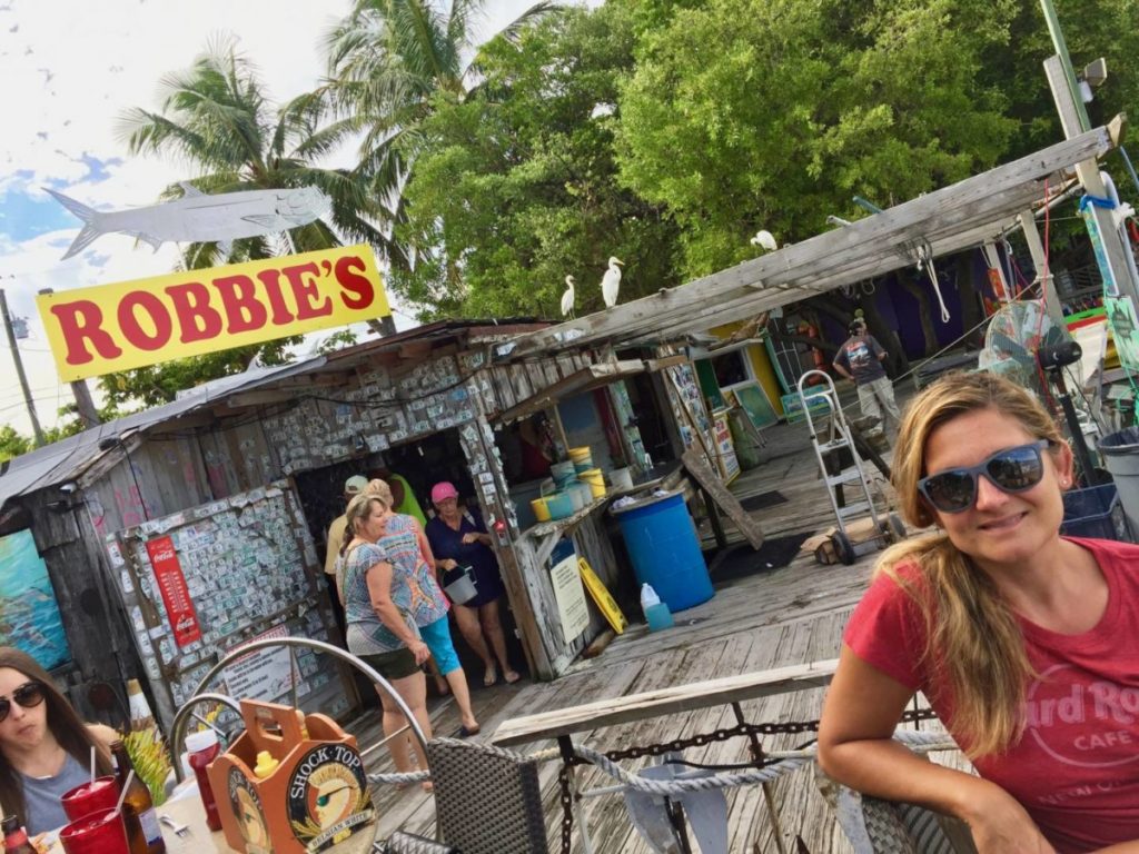 Scoprire le Florida Keys: Imperdibile sosta per pranzo a Robbie's Marina