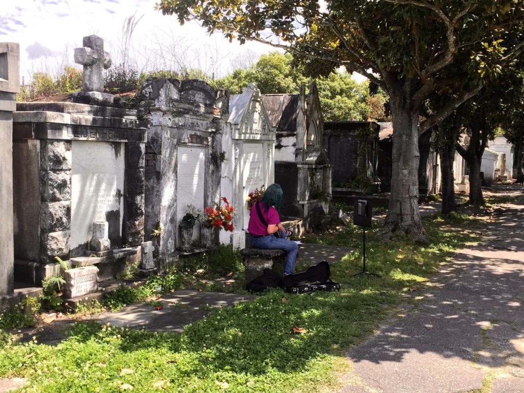 Scoprire New Orleans: street music al Lafayette Cemetery