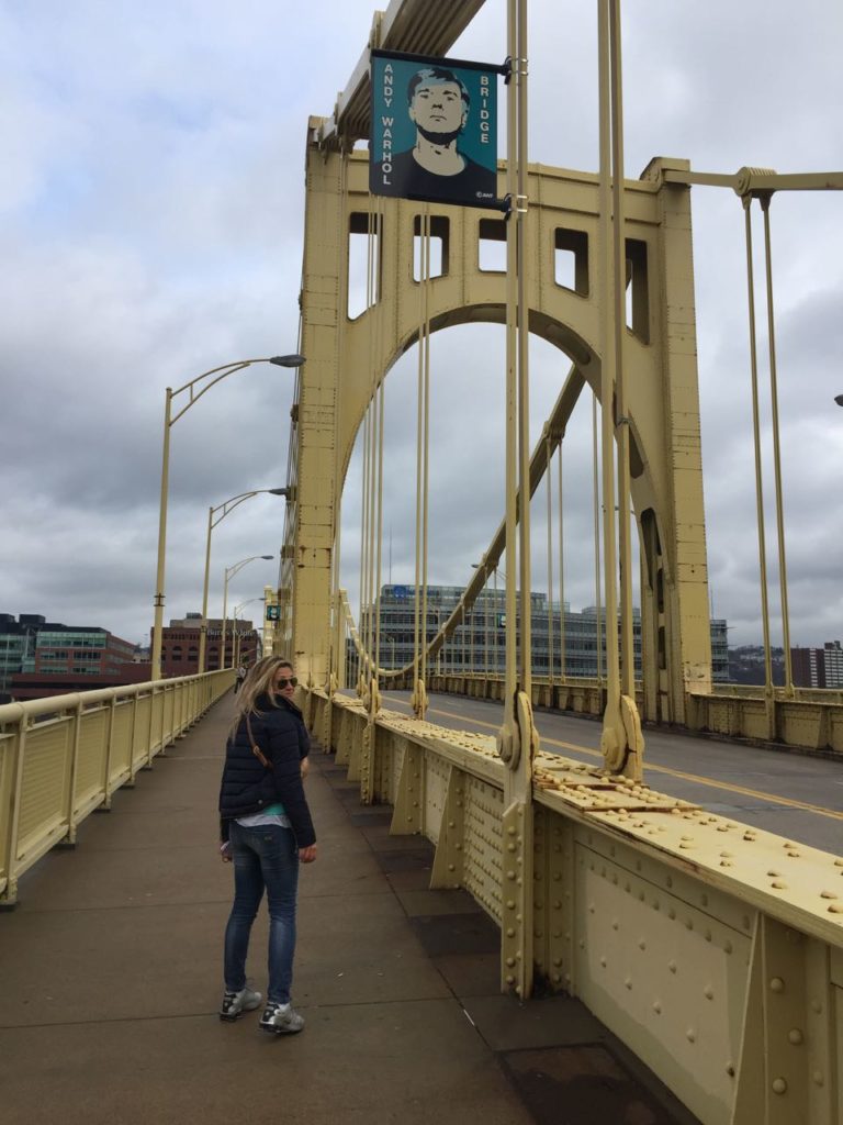 Il passaggio pedonale dell'Andy Warhol Bridge