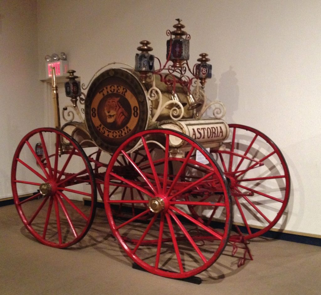 New York City Fire Museum, carrozza ottocentesca per il trasporto dell'acqua