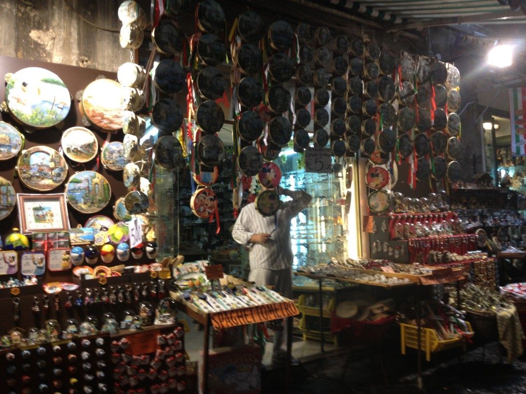 banchi a San Gregorio Armeno