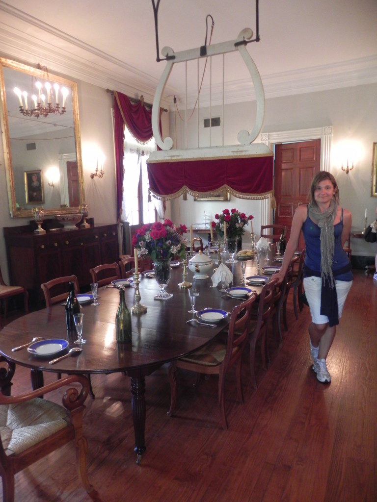 L'interno della dimora, la sala da pranzo