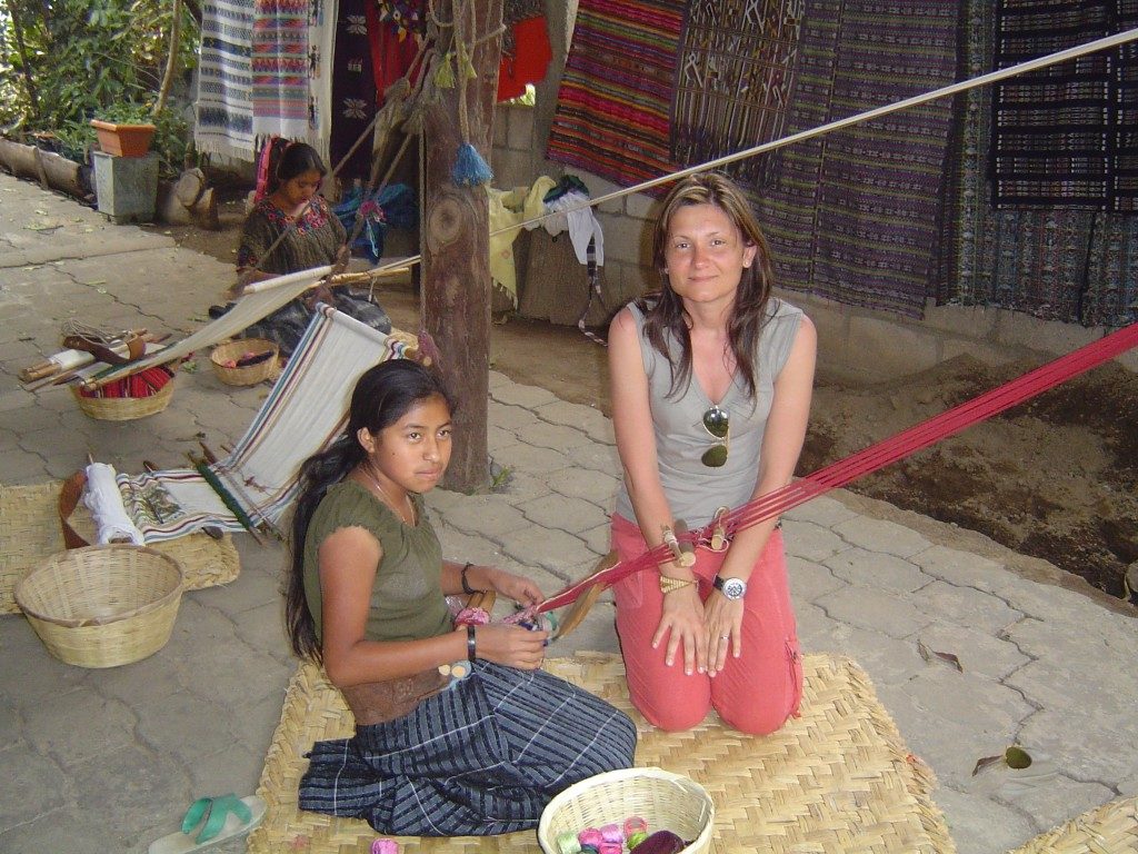 Con una tessitrice del lago Atitlan