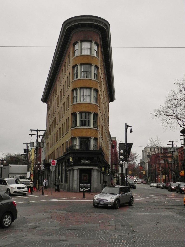 Il "Flatiron Building" di Vancouver