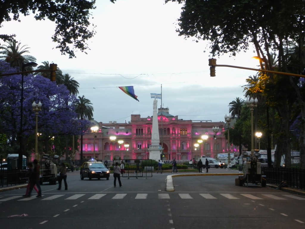 Buenos Aires, la Casa Rosada illuminata al tramonto