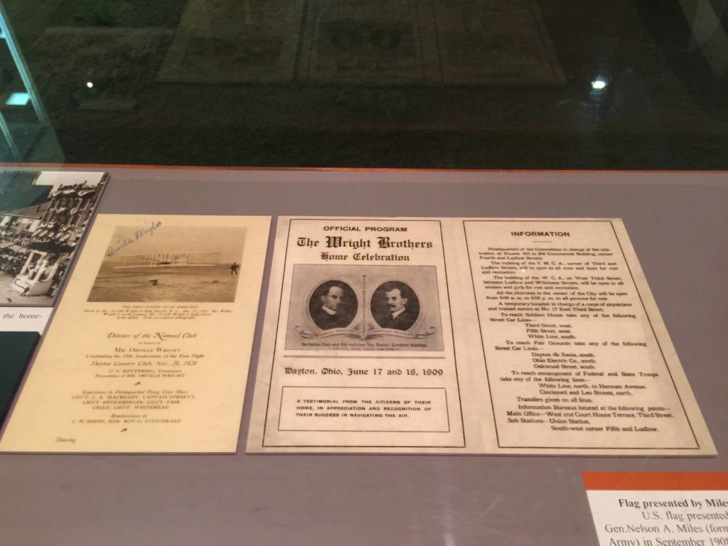 Cartelle, documenti e ritagli di giornale sui Fratelli Wright