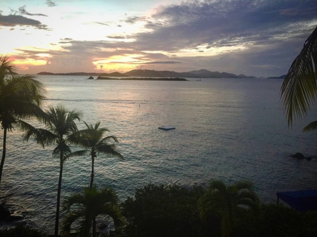 Cosa vedere a St. John. Tramonto su St. Thomas dalla mia camera al Gallows Point Resort