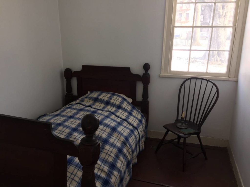 La camera da letto originale in cui morì la moglie di Poe