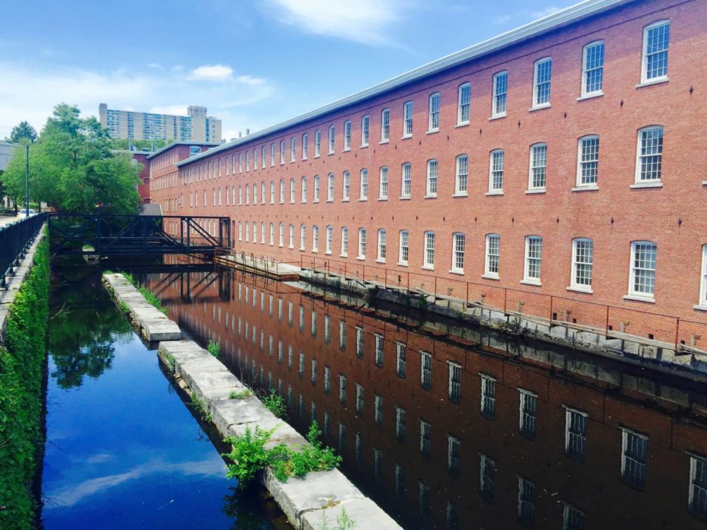 Foliage in New England: Lowell and its canals