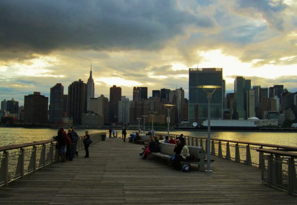 Gantry Plaza State Park, view on Midtown