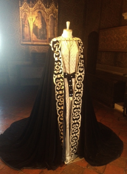 "L'abito di Francesca" confezionato dalla stilista Alberta Ferretti, originaria di Gradara.