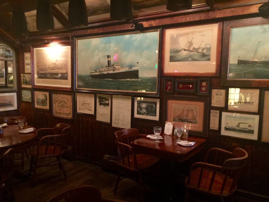 Griswold Inn, the tavern interior