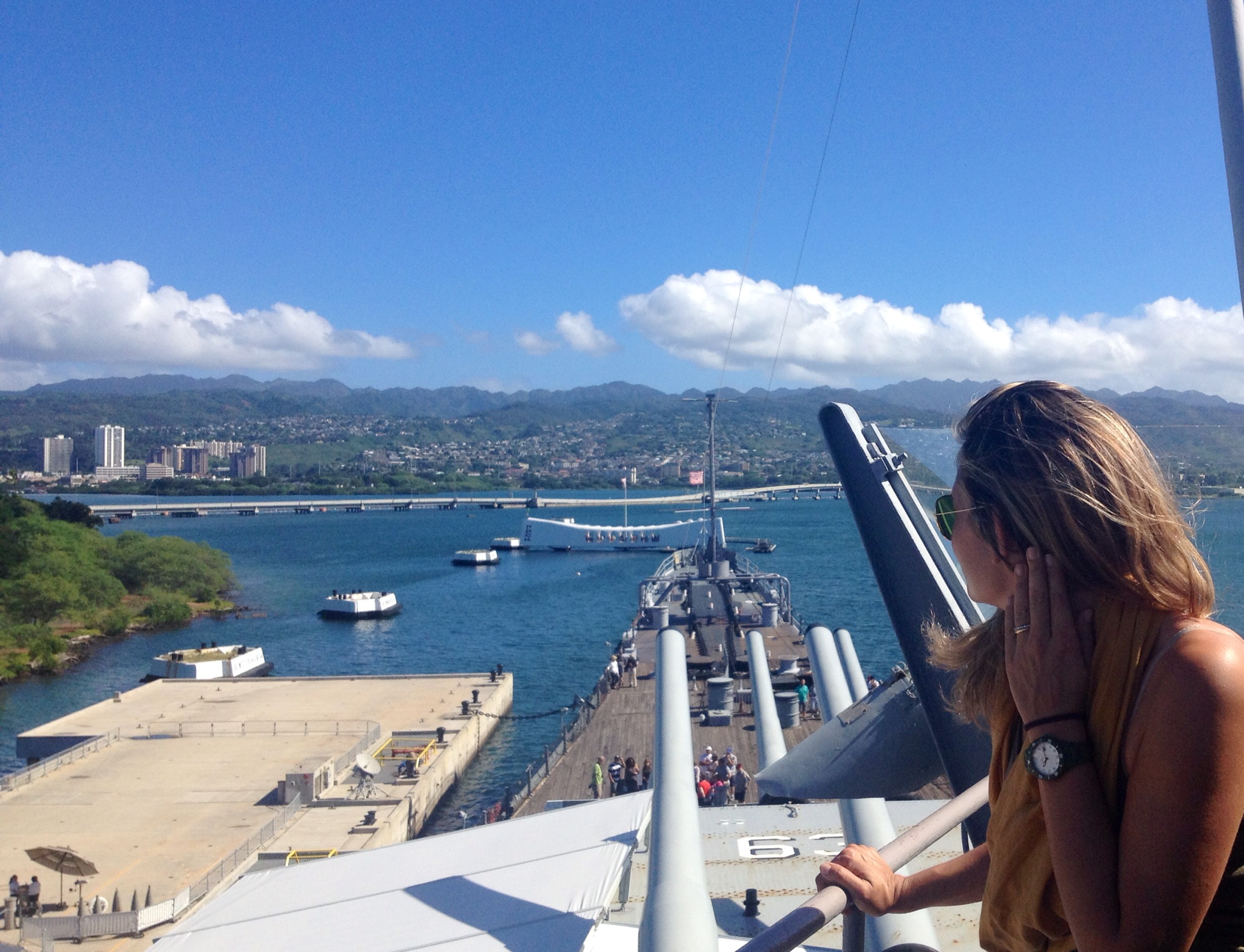 Pearl Harbor, Hawaii, la Corazzata Arizona vista dalla USS Missouri