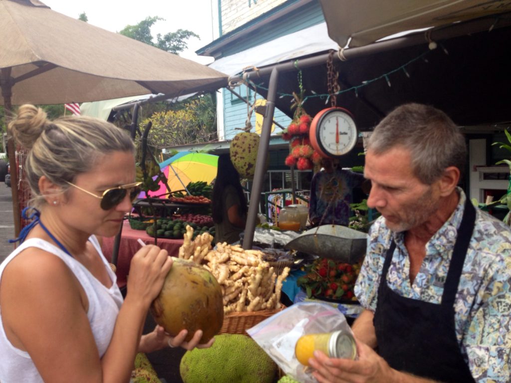 Mercato di frutta e verdura nella cittadina di Capitan Cook, Big Island
