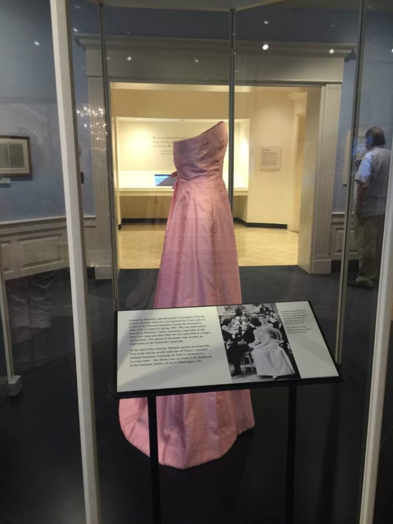 The White House corridor, Gala Dress