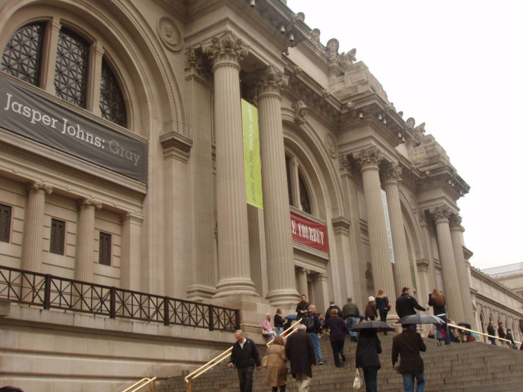 Museums in New York: Met entrance