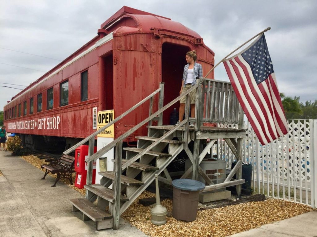 Il visitor center dell'antica ferrovia per Key West ricavato in un vecchio vagone, al termine del Seven Mile Bridge