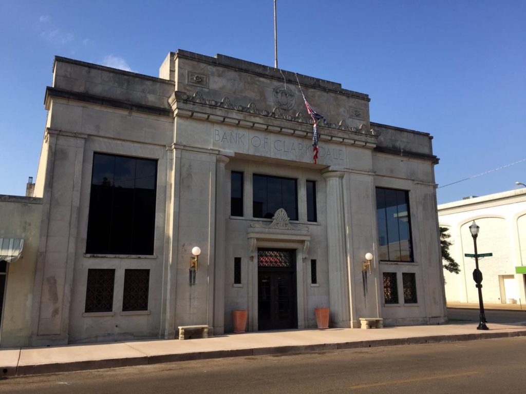 Mississippi on the road: la Clarksdale Bank Building