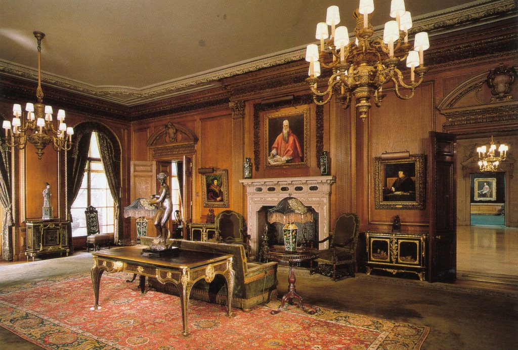 Museums in New York: The Frick Collection, the Living Hall