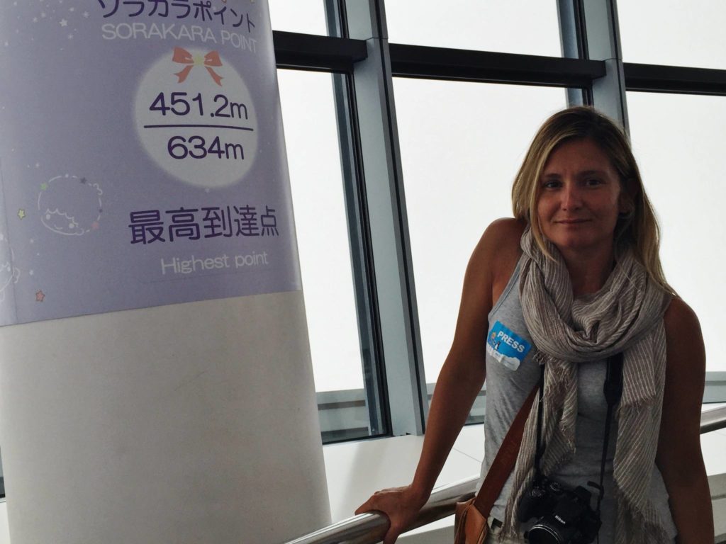 Sulla cima della Tokyo Sky Tree, il punto più alto, 634 metri