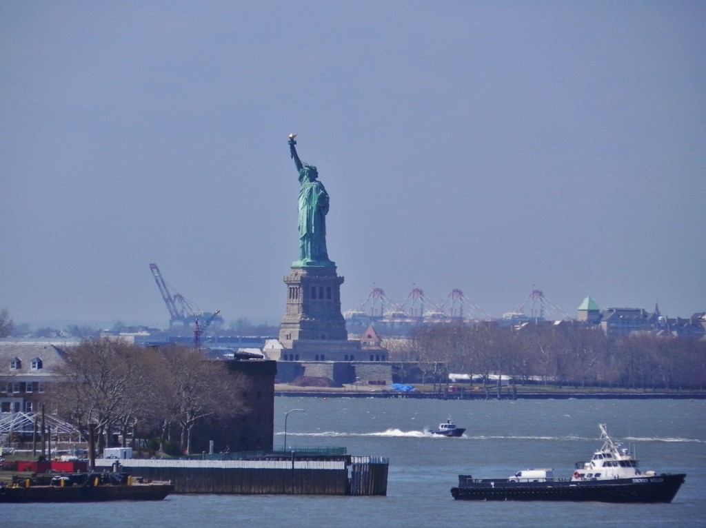 Veduta su Lady Liberty dalla promenade