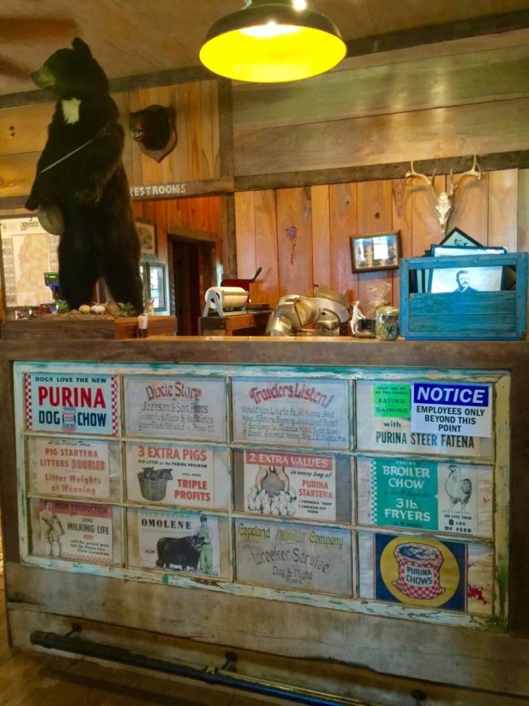 Viaggio in Mississippi: The Onward Store, particolari