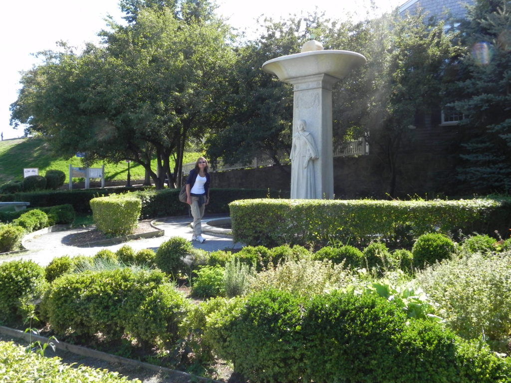 Plymouth, monumento alle mogli dei Pilgrims Fathers