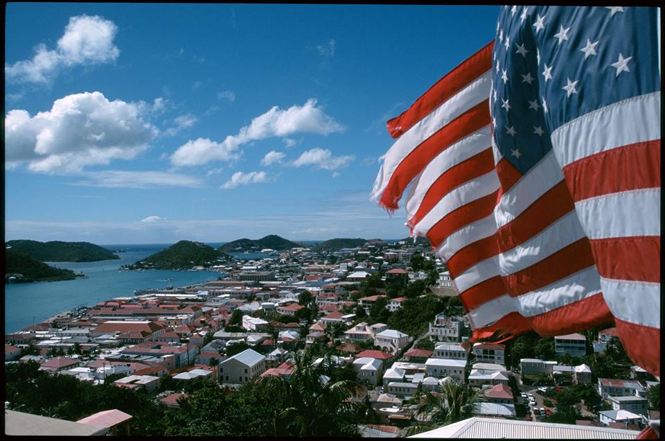 Viaggio negli USA: St. Thomas, vista su Charlotte Amalie (ph. visitusvi.com)