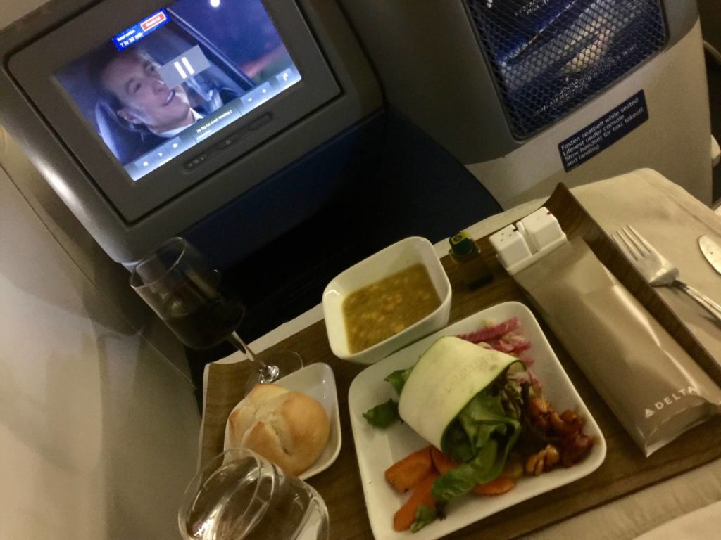 Cena in Delta One, l'antipasto