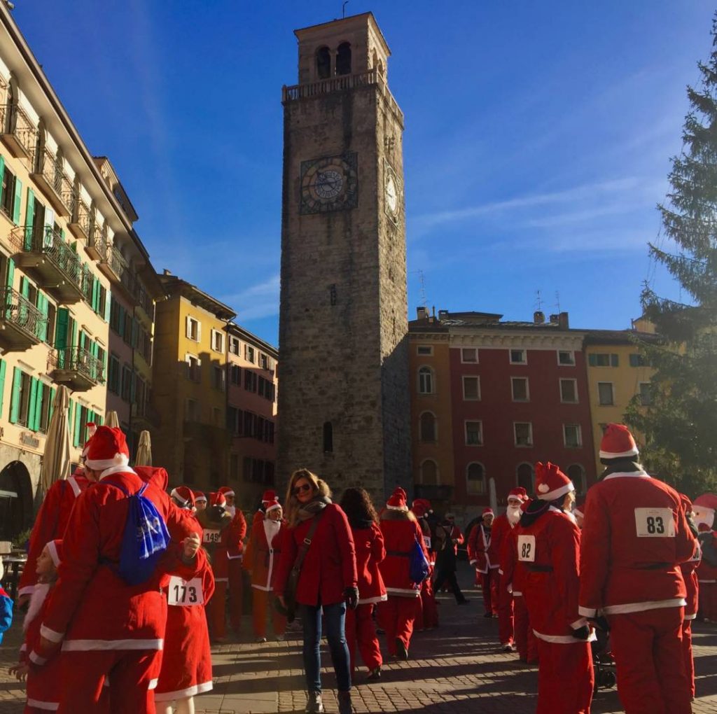 Weekend in Garda Trentino: Riva, ready for the “Santa Clauses” run