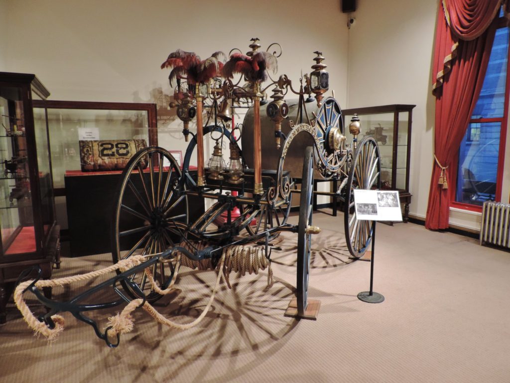 New York City Fire Museum, carrozza ottocentesca per il trasporto dell'acqua